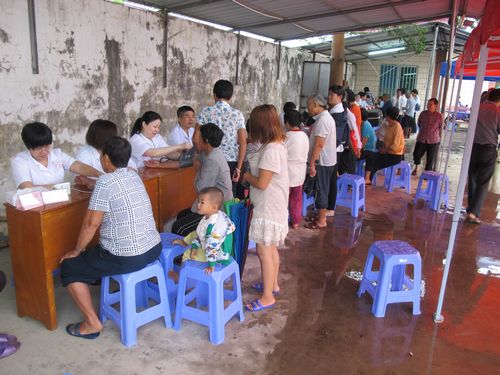 萬僑助萬村  義診惠民眾3.JPG