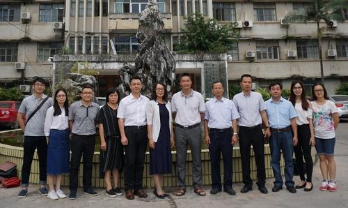黨務交流后與南寧市委會合影.jpg